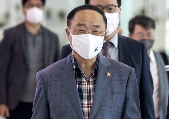 홍남기 부총리, G20 재무장관 및 IMFC 회의 참석차 출국