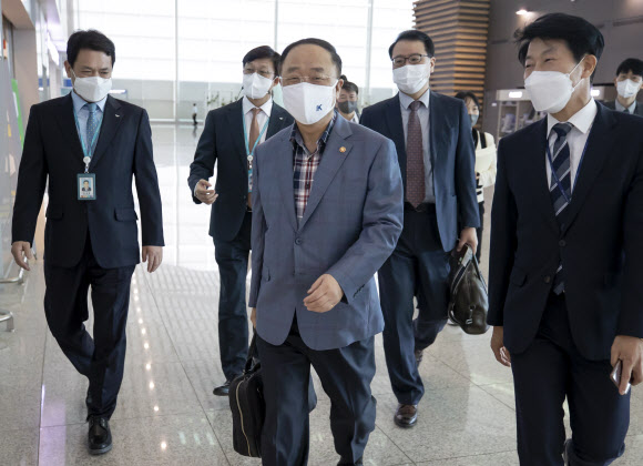홍남기, G20 재무장관 및 IMFC 회의 참석차 출국