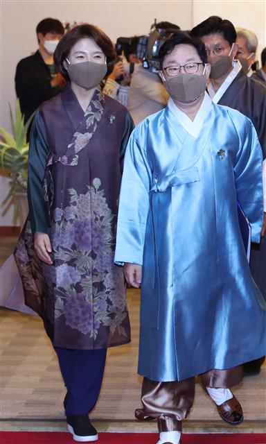 한복입은 박범계.한정애