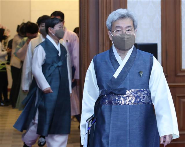 한복 입은 고승범 금융위원장