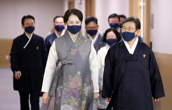 한복 차려입은 국무위원들