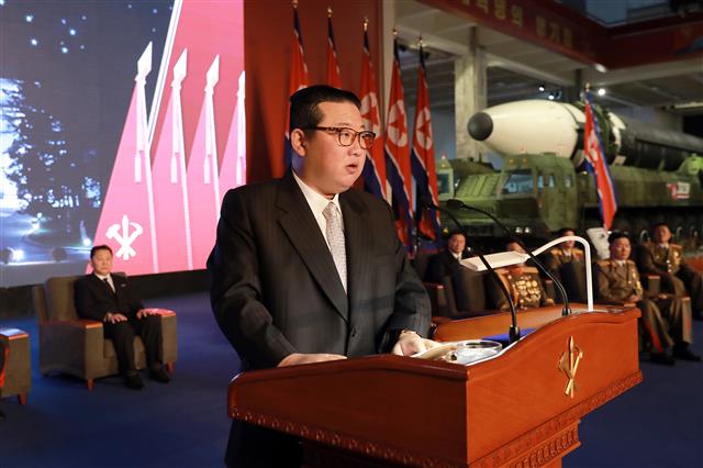 북한, 국방발전전람회 ‘자위-2021’ 개막…김정은 연설