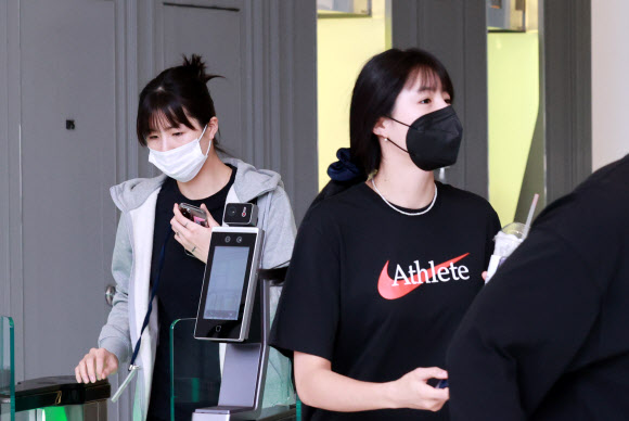 그리스 진출 추진, 비자 인터뷰 마친 이재영-다영 자매