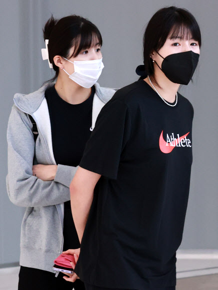 주한그리스대사관 찾은 이재영-이다영 자매