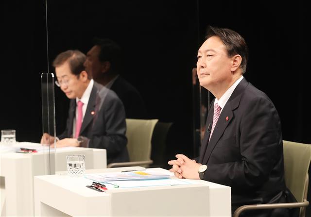 토론회 준비하는 홍준표-윤석열