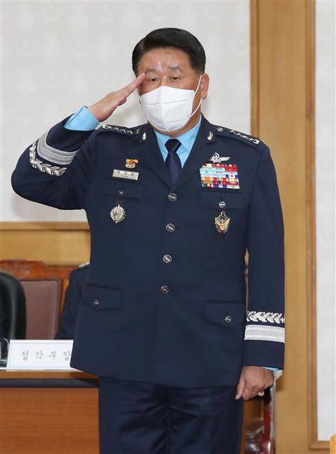 거수경례하는 박인호 공궁참모총장