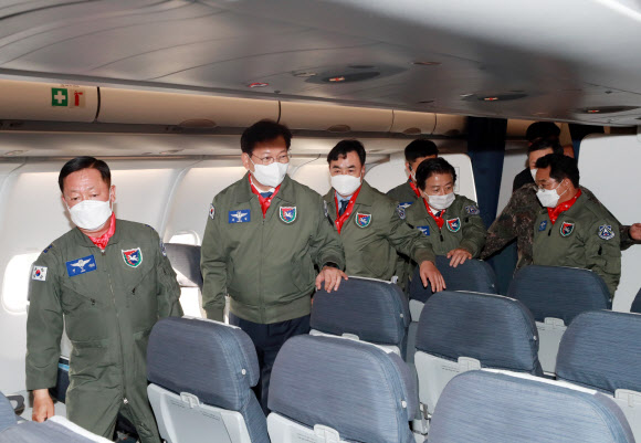 공중급유기 탑승한 민주당 지도부