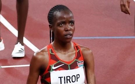 일본 도쿄에 있는 올림픽 스타디움에서 열린 여자 5000m 육상 경기에 출전한 케냐 선수 티롭. EPA 연합뉴스