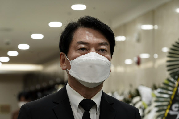 조문하는 안철수 대표