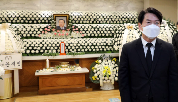 조문하는 안철수 대표