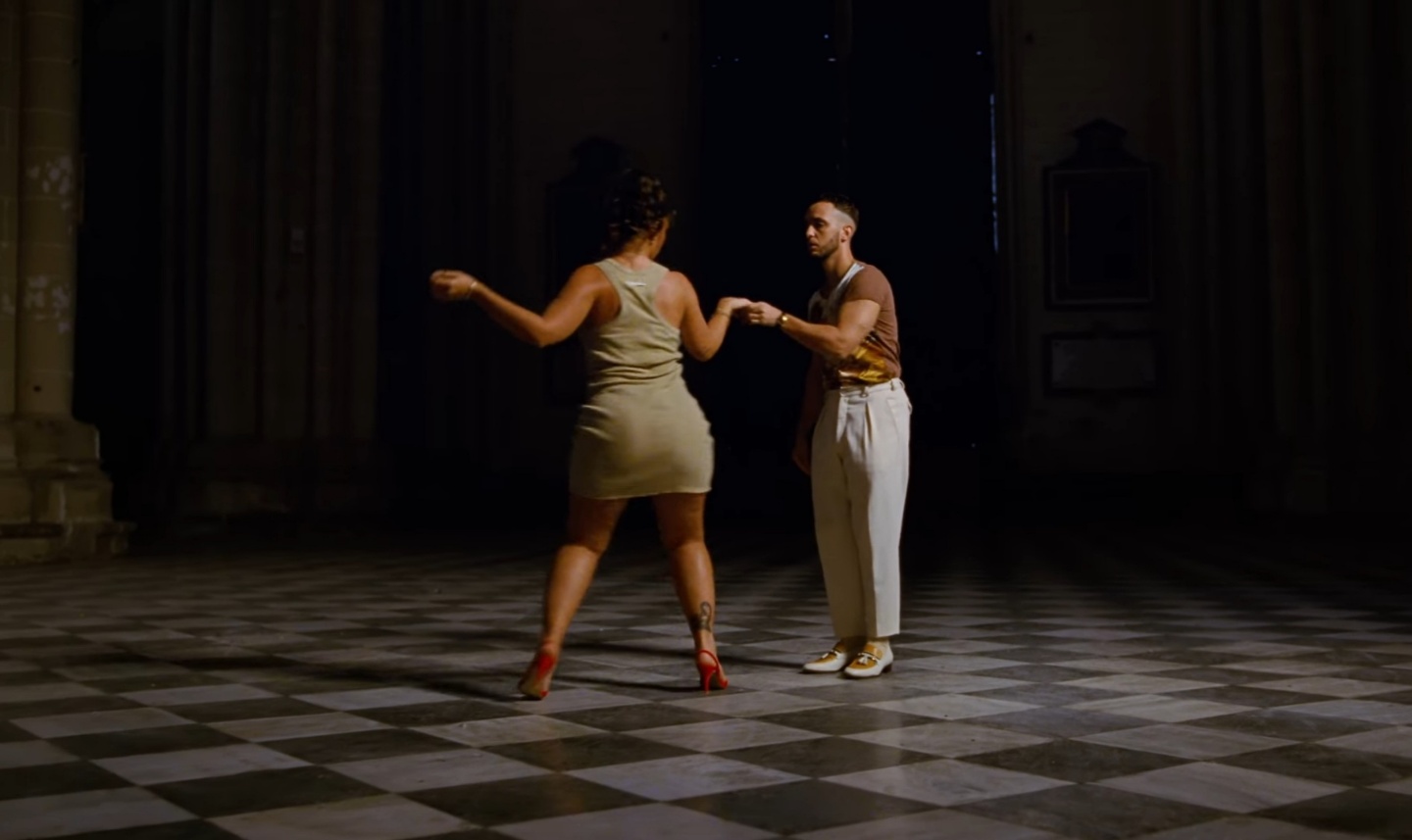 유네스코 세계문화유산 스페인의 톨레도 대성당을 배경으로 한 뮤직비디오, ‘아테오’ 뮤직비디오 캡처  