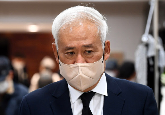 조문 마친 홍성열 회장