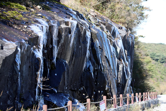 “벌써 얼음 생기는 날씨”