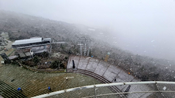 발왕산에 내린 첫눈