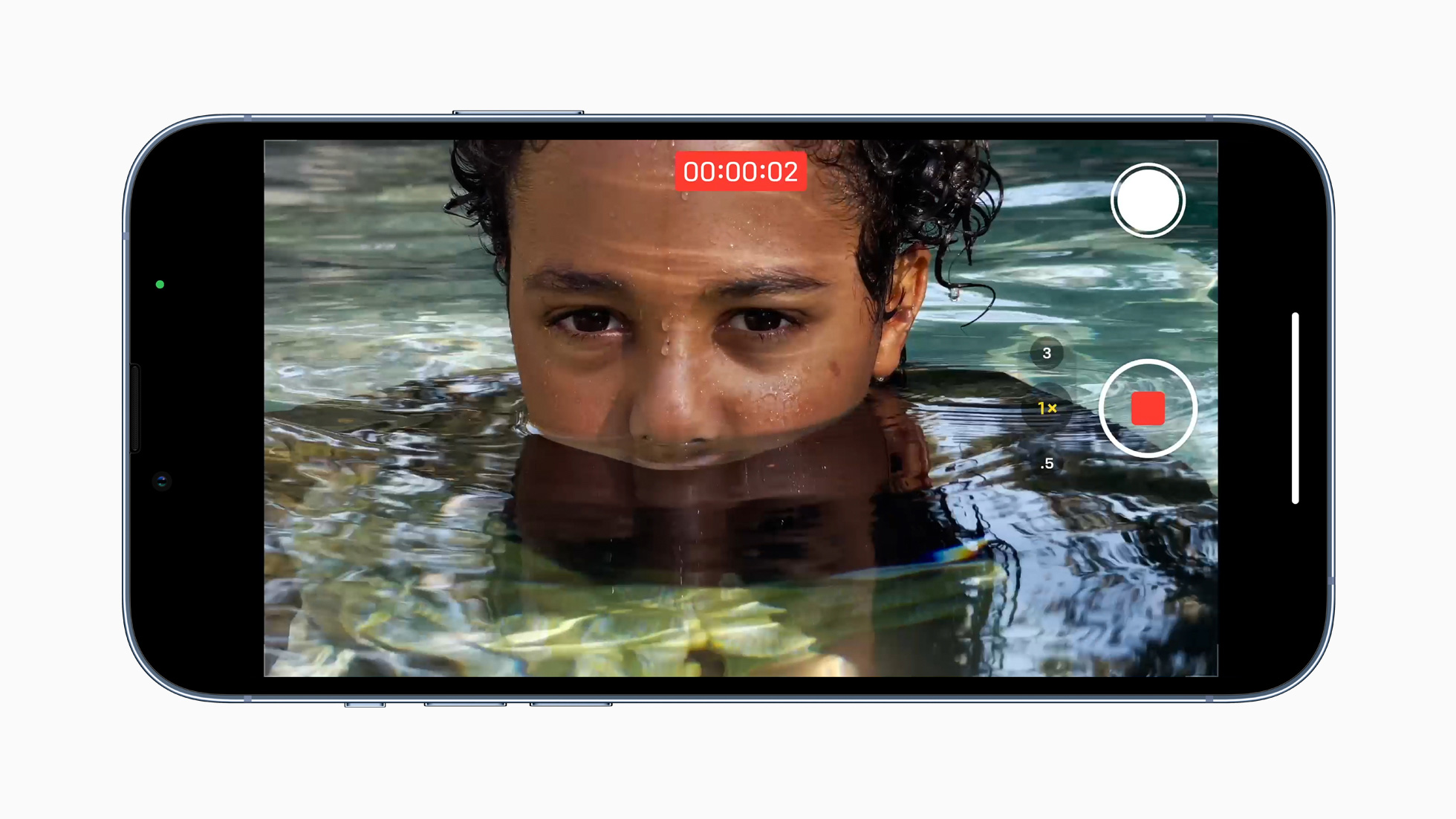 애플의 신작 스마트폰 아이폰13의 동영상 촬영 화면.  애플 제공