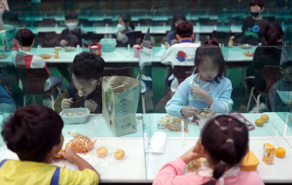 ‘급식 중단’ 오늘 점심은 도시락과 빵