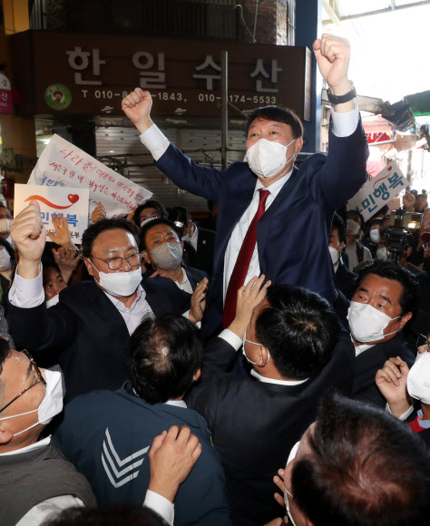 윤석열, 울산 신정시장 방문