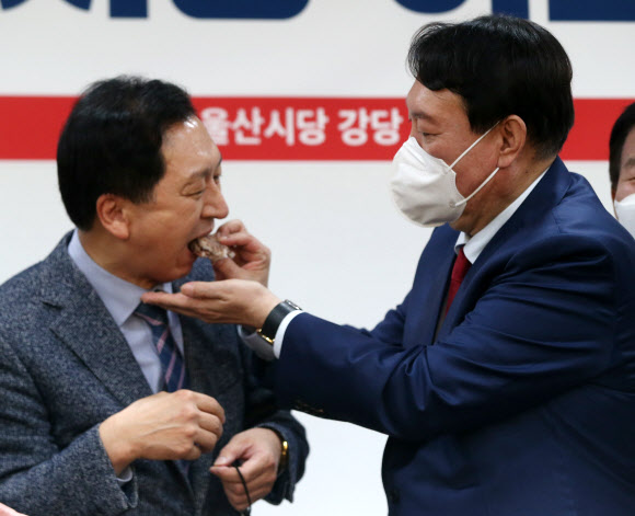 떡 먹여주는 윤석열