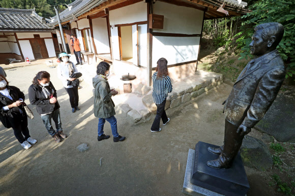 노태우 전 대통령 대구 생가 찾은 시민들