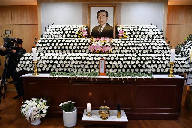 노태우 전 대통령이 향년 89세를 일기로 사망한 가운데 27일 서울대병원 장례식장에 빈소가 마련돼 있다. 2021.10.27 사진공동취재단