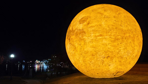 경포에 달이 하나 더 늘었다