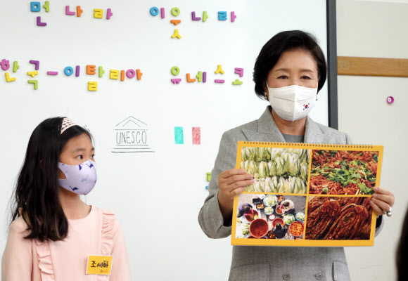 로마 한글학교 찾아 김장문화 발표하는 김정숙 여사