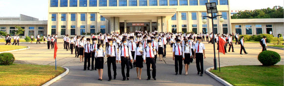 북한 김일성종합대학 학생들