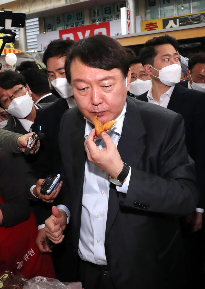 천안중앙시장 방문한 윤석열