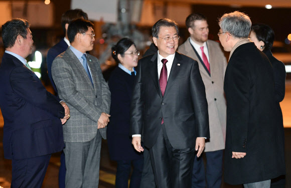 헝가리 도착한 문재인 대통령