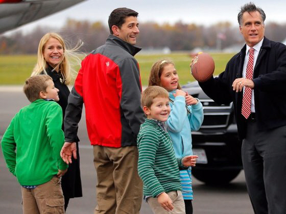 지난 2012년 부통령 후보 지명 당시 가족과 함께한 폴 라이언 하원의장. 오른쪽은 대통령 후보였던 밋 롬니. 로이터 연합뉴스