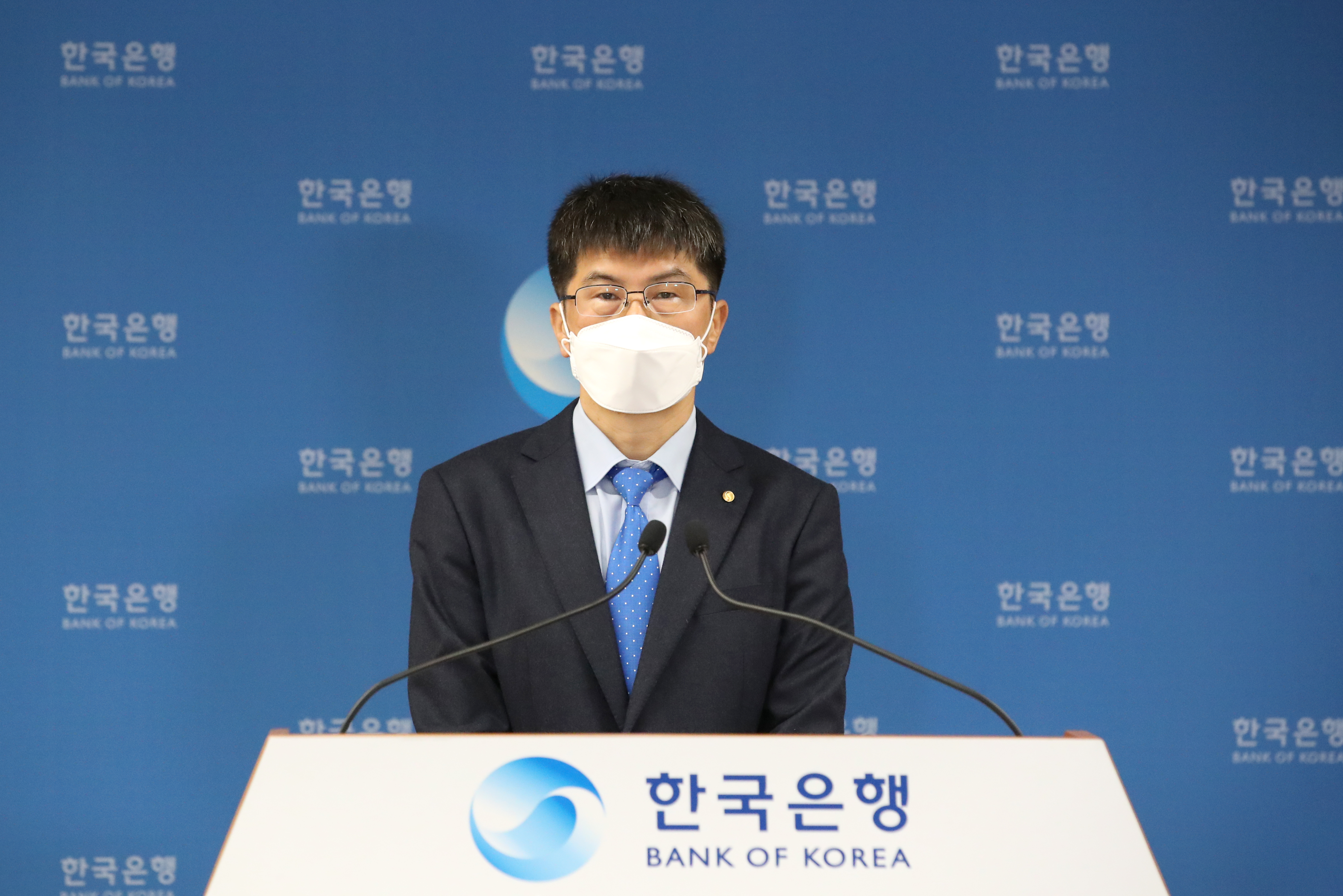 황상필 한국은행 경제통계국장이 5일 서울 중구 한국은행에서 2021년 9월 국제수지(잠정)의 주요 특징을 설명하고 있다.