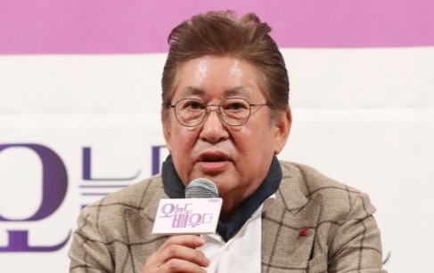 배우 김용건이 76세에 아이를 얻게 된 ‘전 연인 임신 스캔들’을 예능에서 언급했다. 연합뉴스