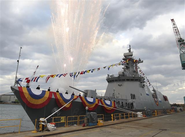 해군 신형 대구급 호위함(2800t급) 7번함인 ‘천안함’ 진수식이 9일 울산 동구 현대중공업에서 열리고 있다. 울산 뉴스1