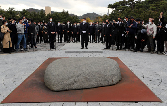 윤석열, 노무현 전 대통령 묘역 참배