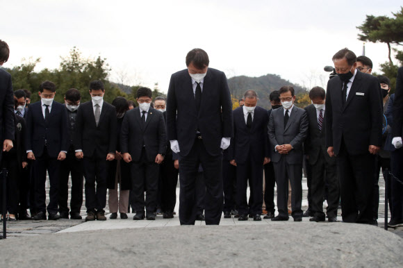 윤석열, 노무현 전 대통령 묘역 참배