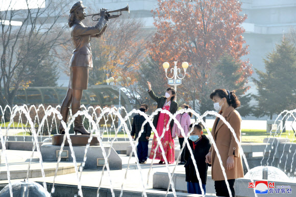어머니날 맞이한 북한 주민들
