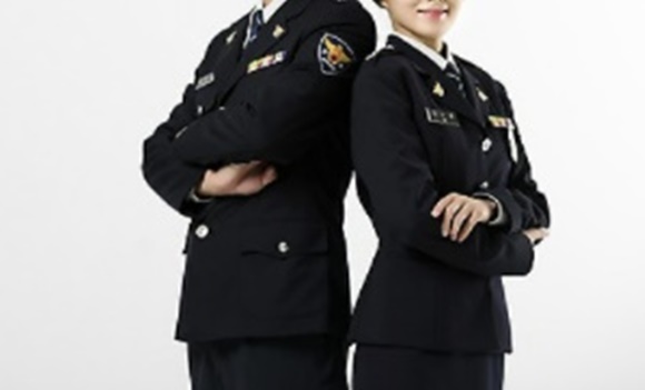 남자 경찰과 여자 경찰 자료사진. 아이클릭아트