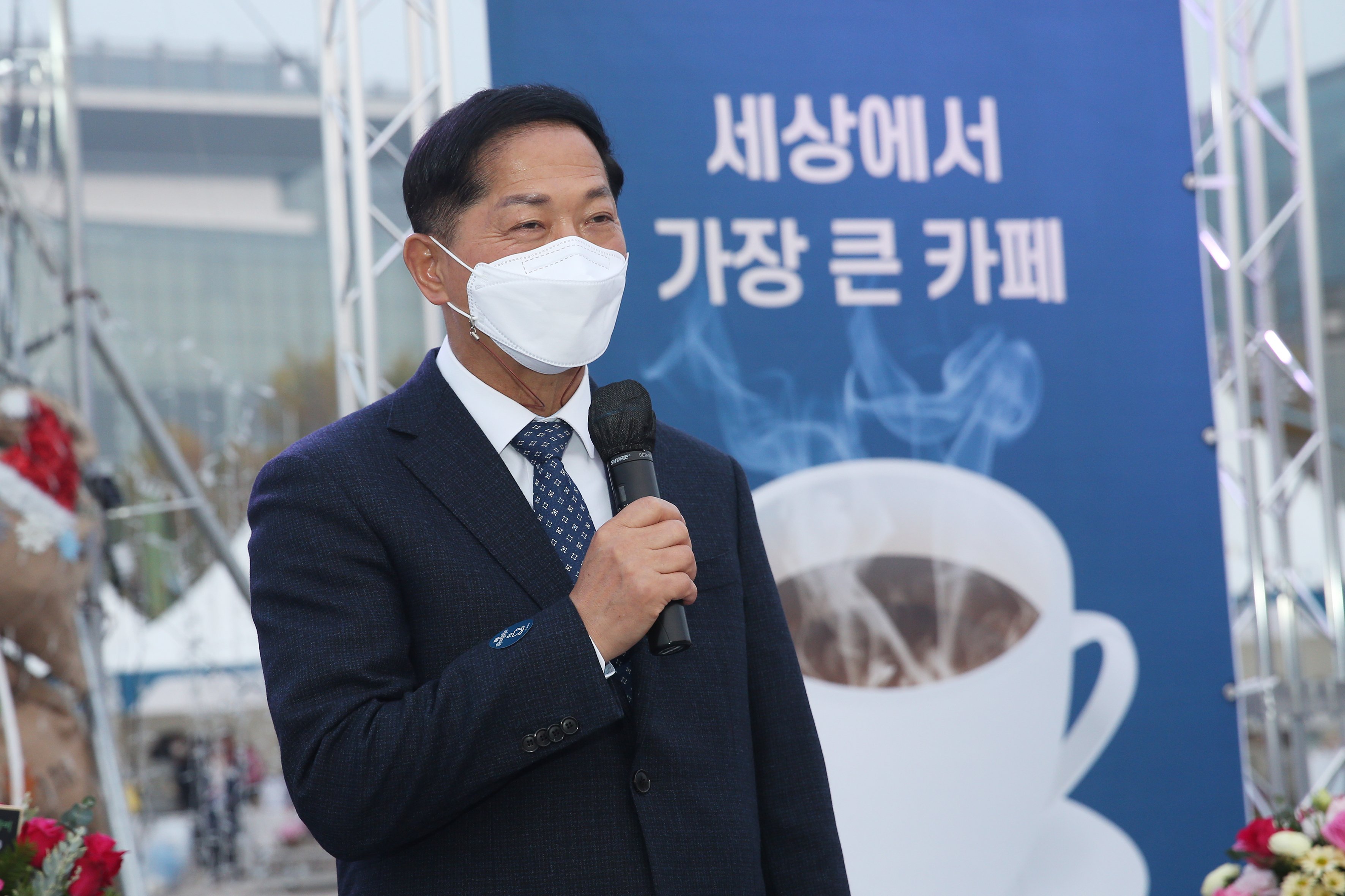 이재준 고양시장이 개막식에서 “커피축제가 1회성이 아닌, 커피산업 및 커피유통과 어우러져 고양시 미래경제를 선도해 가는 그날을 학수고대한다”고 말했다.