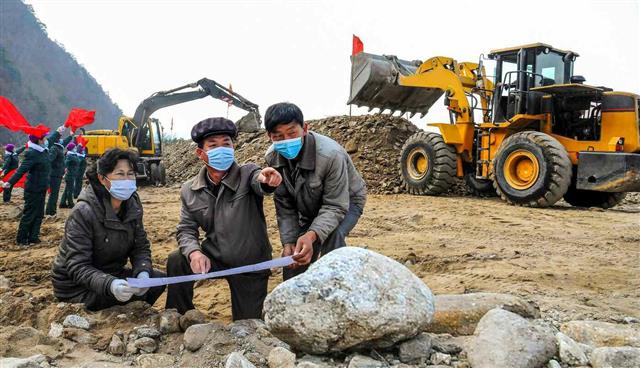 북한 조선노동당 기관지 노동신문은 20일자 6면에 각 도 특파기자들이 보내온 소식을 실었다. 신문은 함경남도에서 국토관리 사업을 힘 있게 추진하고 있다고 전했다 평양 노동신문 뉴스1