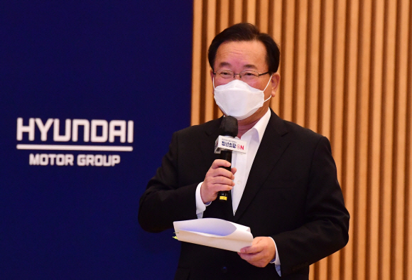 김부겸 국무총리가 22일 경기 고양 현대모터스스튜디오에서 열린 ‘청년희망ON 프로젝트’에서 인사말을 하고 있다.2021. 11. 22 박지환 기자  popocar@seoul.co.kr