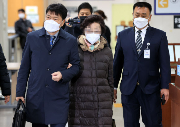 2심 속행공판 출석하는 윤석열 전 검찰총장 장모