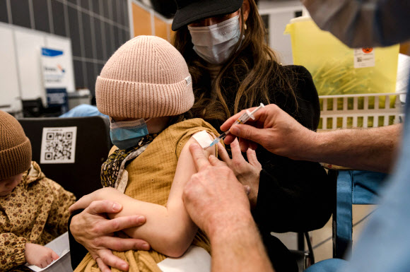 캐나다도 어린이 백신 접종 시작