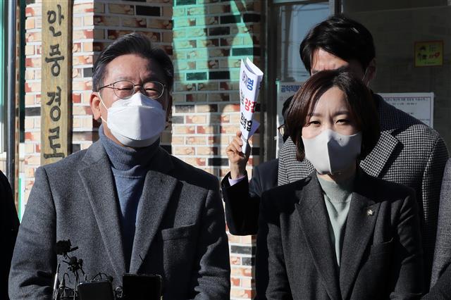 국민반상회 마친 뒤 백브리핑 하는 이재명