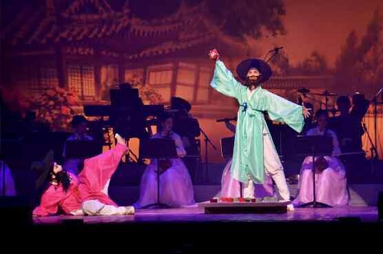 북한 노동당 기관지 노동신문은 29일 재일본조선인총연합회(총련) 소속의 금강산가극단이 올해 일본에서 다양한 순회공연을 진행했다고 보도했다. 신문은 이들이 신종 코로나바이러스 감염증(코로나19)에도 불구하고 도쿄, 효고현, 가나가와현 등에서 총 20여 차례의 공연을 진행했다고 언급했다. 평양 노동신문 뉴스1