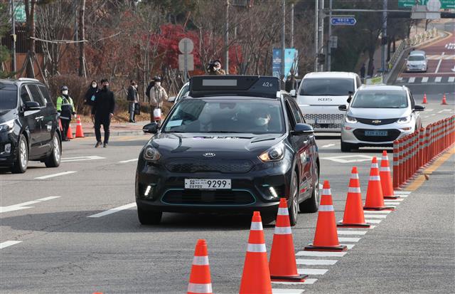 주행하는 오세훈 시장 탑승 자율주행차