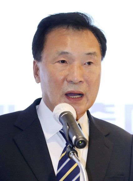 손학규 전 바른미래당 대표가 29일 서울 여의도 한 카페에서 제20대 대선 출마 선언을 하고 있다.2021. 11. 29  김명국 선임기자 daunso@seoul.co.kr