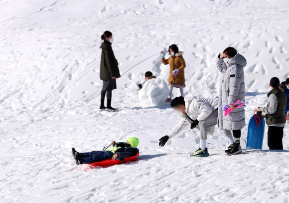 추위를 기다렸다