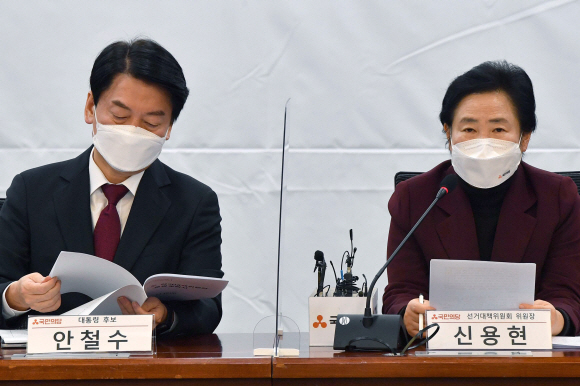 신용현 국민의당 선거대책위원장이 6일 국회 의원회관 제1세미나실에서 열린 중앙선거대책위원회의에서 모두발언을 하고 있다.2021. 12. 6 김명국 선임기자 daunso@seoul.co.kr