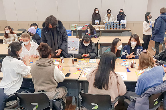 ‘국제학생회 문화행사’에 참여한 내외국인 학생들. 서울과기대 제공