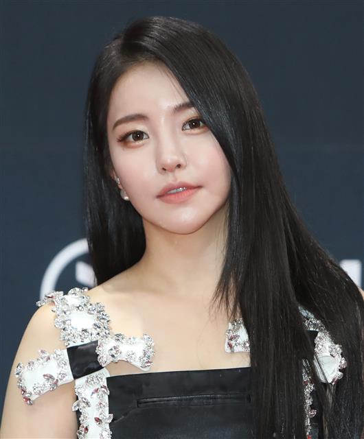 브레이브걸스 유정이 11일 오후 경기도 파주시 CJENM스튜디오센터에서 열린 2021 엠넷 아시안 뮤직 어워즈(MAMA) 레드카펫 행사에 참석해 포즈를 취하고 있다. 2021.12.11  뉴스1